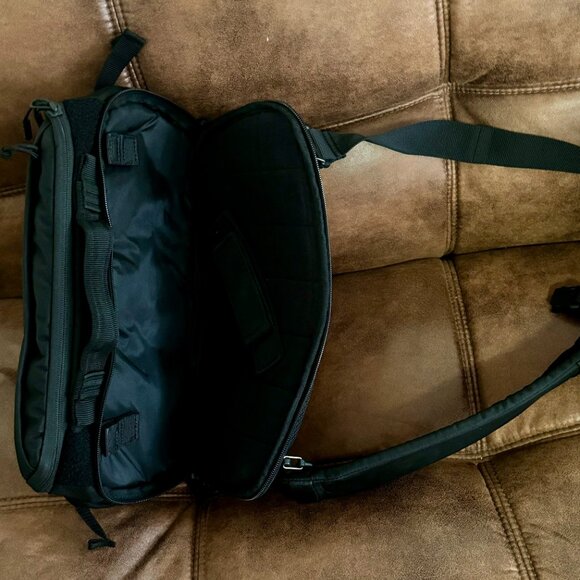 LVC8 Sling Pack - Picture 3 of 3